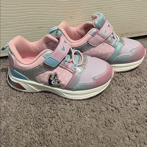 Bluey light up kid shoes - Picture 1 of 6